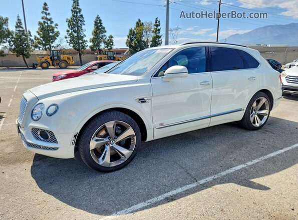 SJAAC2ZV8JC017622 2018 BENTLEY BENTAYGA White Przód lewy