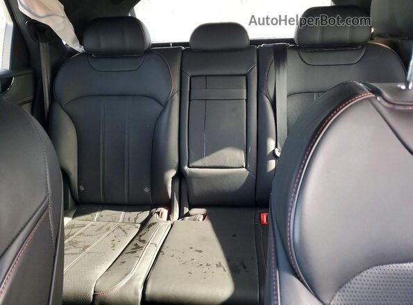 SJAAC2ZVXJC020098 2018 BENTLEY BENTAYGA Красный Вид задних сидений