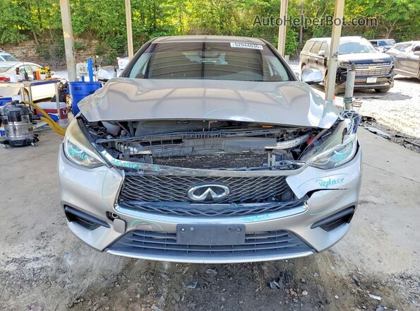 SJKCH5CP4HA033873 2017 INFINITI QX30 Silver Widok z przodu