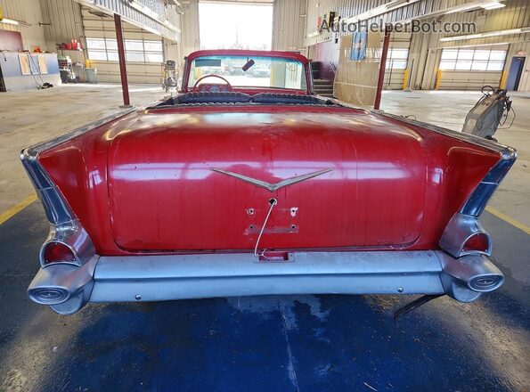 VC57S224372 1957 CHEVROLET B-SERIES Red Rear view