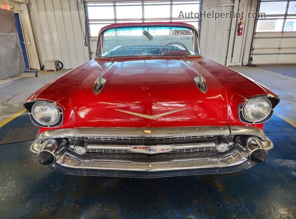 VC57S224372 1957 CHEVROLET B-SERIES Red Front view
