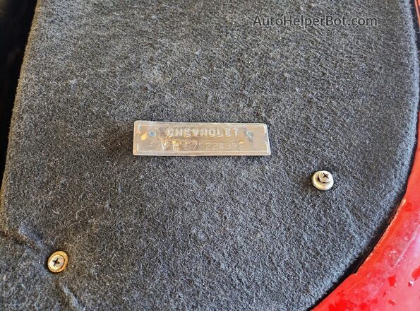 VC57S224372 1957 CHEVROLET B-SERIES Red Engine compartment view