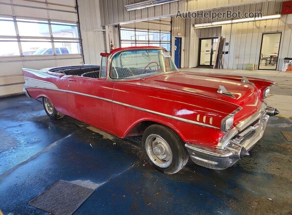 VC57S224372 1957 CHEVROLET B-SERIES Red Front right