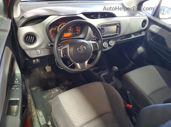 VNKJTUD36HA071434 2017 TOYOTA YARIS Red Widok deski rozdzielczej