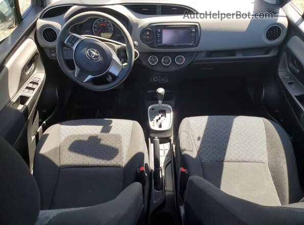 VNKKTUD34GA059267 2016 TOYOTA YARIS Серебряный Вид панели приборов