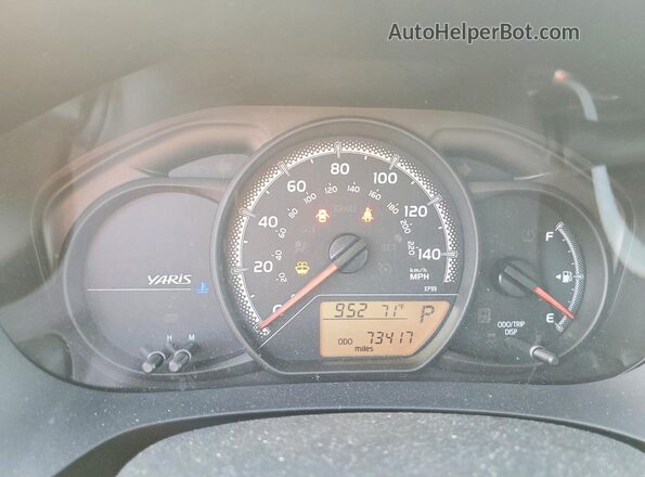 VNKKTUD38GA068635 2016 TOYOTA YARIS Угольный Вид щитка приборов