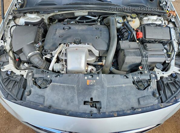 W04GU8SX9J1159360 2018 BUICK REGAL Silver Widok wnętrza z tyłu