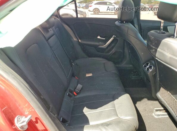 W1K3G4EB0LJ210211 2020 MERCEDES-BENZ A Красный Вид задних сидений