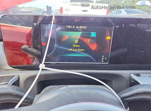 W1K3G4EB1LW047409 2020 MERCEDES-BENZ A Red ხელსაწყოთა პანელის ხედი