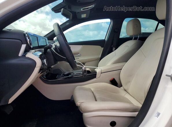 W1K3G4EB3MJ263647 2021 MERCEDES-BENZ A Белый Вид салона спереди