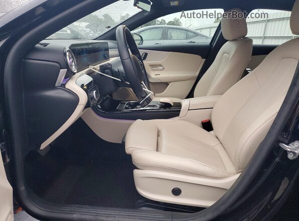W1K3G4EB4MJ320485 2021 MERCEDES-BENZ A Black Widok wnętrza z przodu