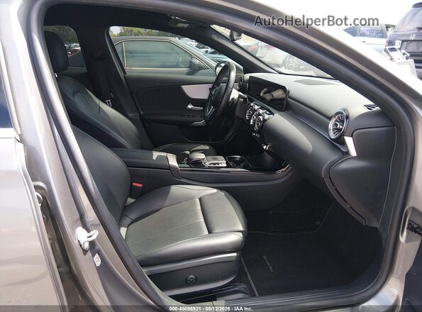 W1K3G4EB8LJ215480 2020 MERCEDES-BENZ A 220 Gray წინა სალონის ხედი