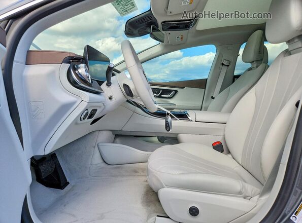 W1KEG1CB2RF055554 2024 MERCEDES-BENZ EQE Gray Widok wnętrza z przodu