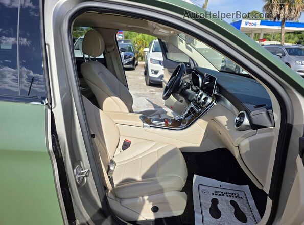 W1N0G8DB2LF806731 2020 MERCEDES-BENZ GLC-CLASS Silver Widok z przodu