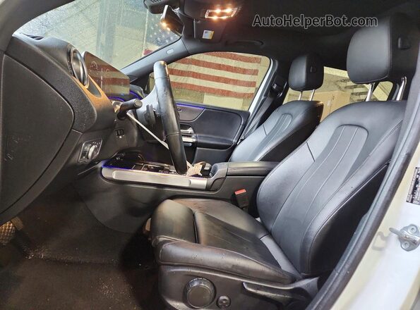 W1N4M4HB6NW246762 2022 MERCEDES-BENZ GLB-CLASS Белый Вид салона спереди