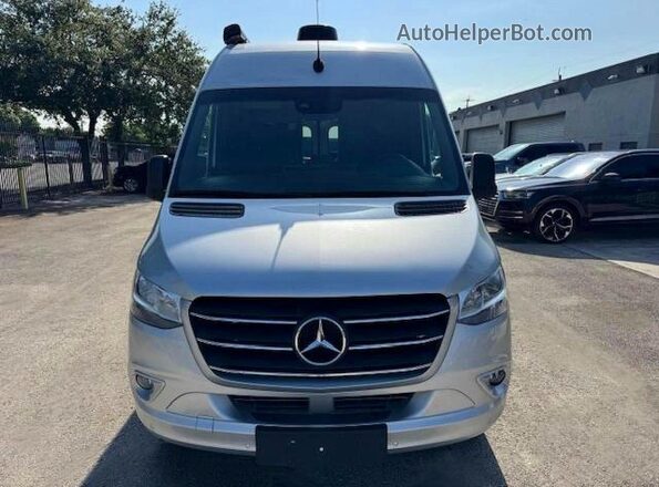 W1X4EBHY0NP484324 2022 MERCEDES-BENZ SPRINTER Серебряный Вид спереди