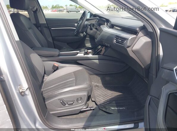 WA12AAGEXNB031825 2022 AUDI E-TRON Silver Front interior view