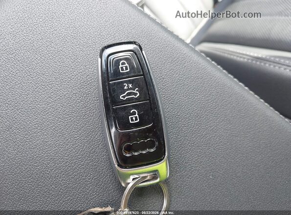 WA12AAGEXNB031825 2022 AUDI E-TRON Silver Dashboard view