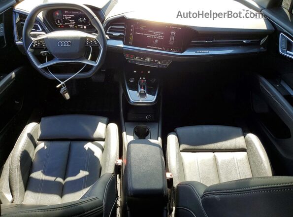 WA142BFZ3RP012977 2024 AUDI Q4 Черный Вид панели приборов
