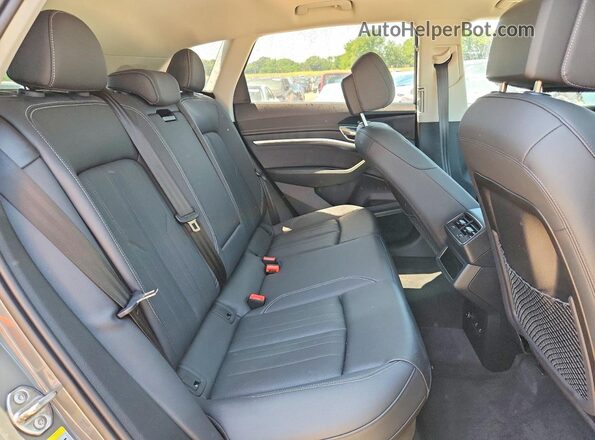 WA15AAGE2RB050596 2024 AUDI Q8 Серый Вид задней части салона
