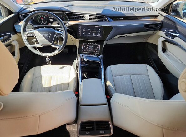 WA15AAGE7RB005444 2024 AUDI Q8 Черный Вид панели приборов