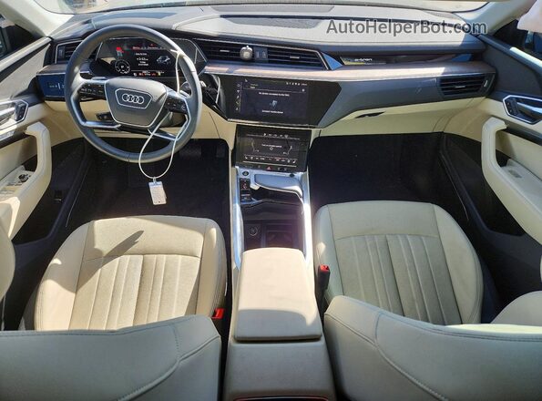 WA15AAGEXRB064097 2024 AUDI Q8 Черный Вид панели приборов
