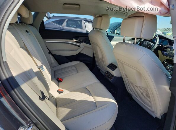 WA15AAGEXRB064097 2024 AUDI Q8 Черный Вид задних сидений