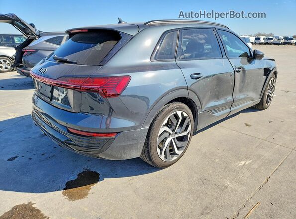 WA15AAGEXRB064097 2024 AUDI Q8 Черный Задняя правая четверть