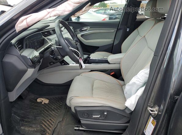 WA16AAGE5RB024093 2024 AUDI Q8 Gray Widok wnętrza z przodu