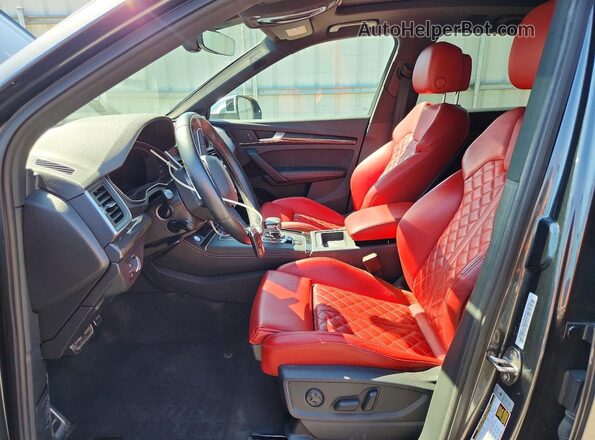 WA1A4AFY0J2166580 2018 AUDI SQ5 Gray Вид салону спереду