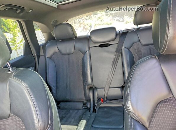 WA1A4AFY2J2195997 2018 AUDI SQ5 White Widok tylnych siedzeń