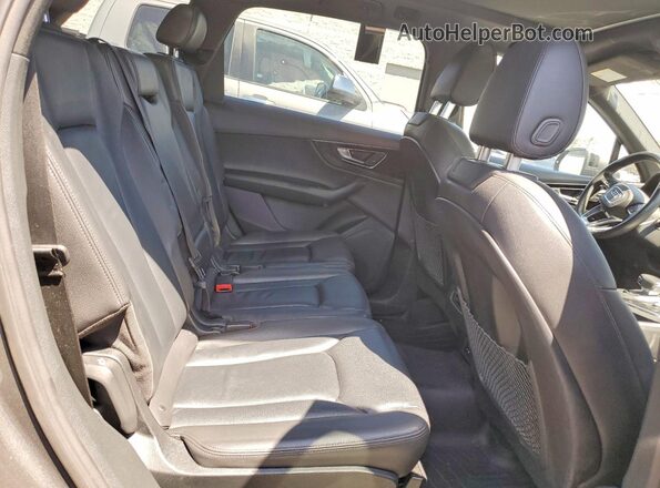 WA1AAAF74KD010032 2019 AUDI Q7 Gray Вид задньої частини салону