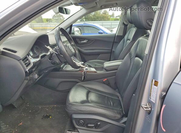WA1AAAF75HD004023 2017 AUDI Q7 Серебряный Вид салона спереди