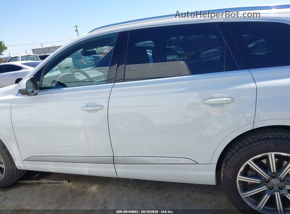 WA1AAAF77HD005576 2017 AUDI Q7 White 360 interior view