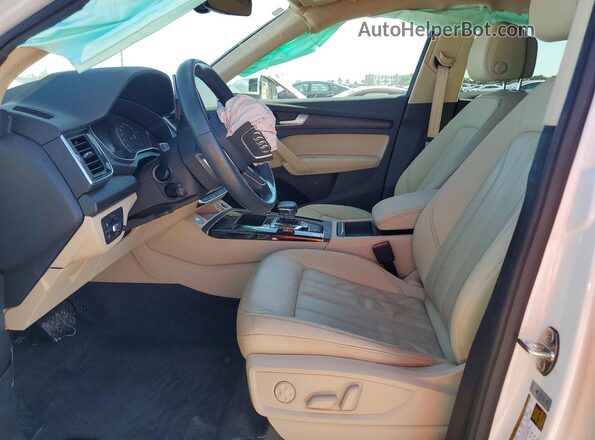 WA1AAAFY0M2079906 2021 AUDI Q5 Белый Вид салона спереди