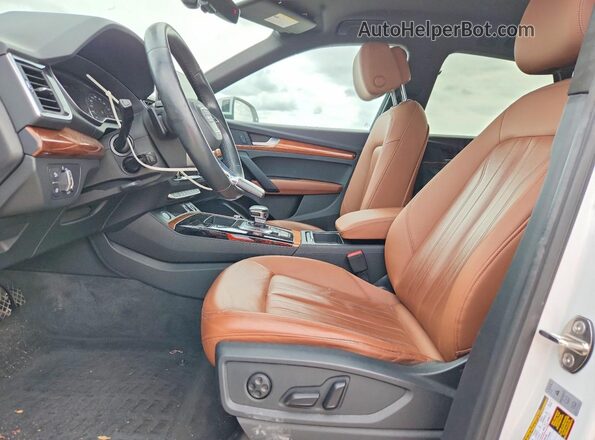 WA1AAAFY3M2091502 2021 AUDI Q5 White წინა სალონის ხედი