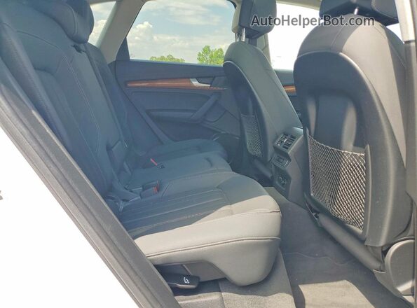 WA1AAAFY4M2010054 2021 AUDI Q5 Белый Вид задней части салона