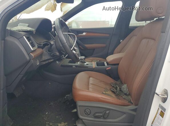 WA1AAAFY8M2132755 2021 AUDI Q5 Белый Вид салона спереди