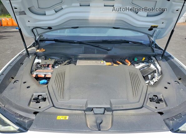 WA1AAAGE2PB024950 2023 AUDI E-TRON White Вид задньої частини салону