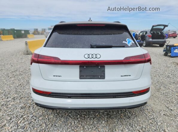 WA1AAAGE8MB038556 2021 AUDI E-TRON White უკანა ხედი