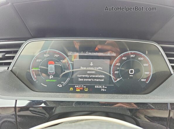 WA1AAAGE8MB038556 2021 AUDI E-TRON White ხელსაწყოთა პანელის ხედი