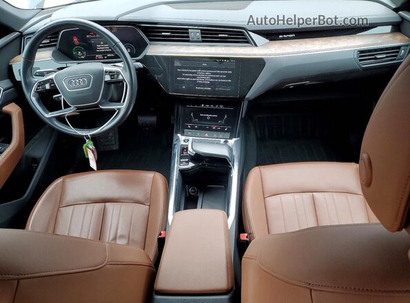WA1AAAGE9NB031598 2022 AUDI E-TRON Синий Вид панели приборов