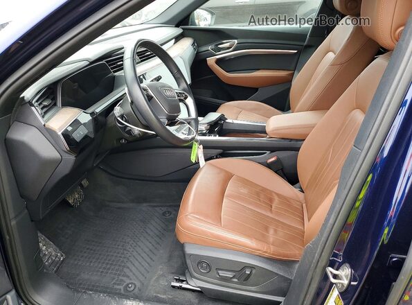 WA1AAAGE9NB031598 2022 AUDI E-TRON Синий Вид салона спереди