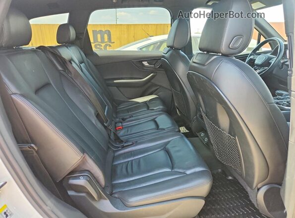 WA1AHAF70HD050385 2017 AUDI Q7 Белый Вид задней части салона