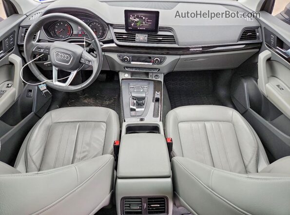 WA1ANAFY5L2009983 2020 AUDI Q5 Silver Widok deski rozdzielczej
