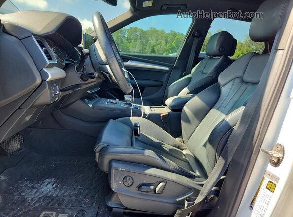 WA1ANAFY9L2114221 2020 AUDI Q5 Белый Вид салона спереди