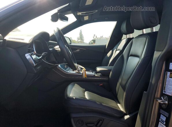 WA1AVAF11MD034257 2021 AUDI Q8 Gray Widok wnętrza z przodu