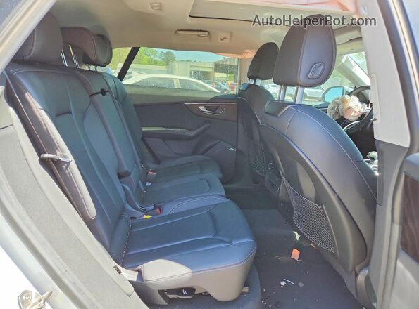 WA1AVBF18ND021545 2022 AUDI Q8 Белый Вид задних сидений