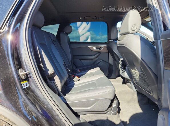 WA1AXAF7XMD023076 2021 AUDI Q7 Black Widok wnętrza z tyłu