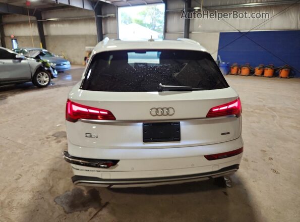 WA1BAAFY2M2002135 2021 AUDI Q5 White Вид ззаду